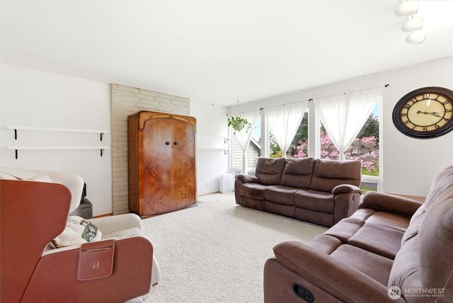 1817 S 262nd Place, Des Moines, WA 98198