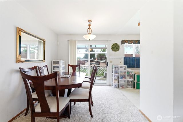 1817 S 262nd Place, Des Moines, WA 98198