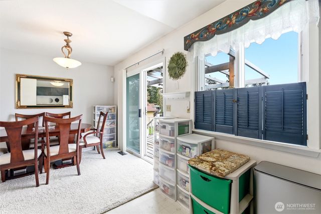 1817 S 262nd Place, Des Moines, WA 98198