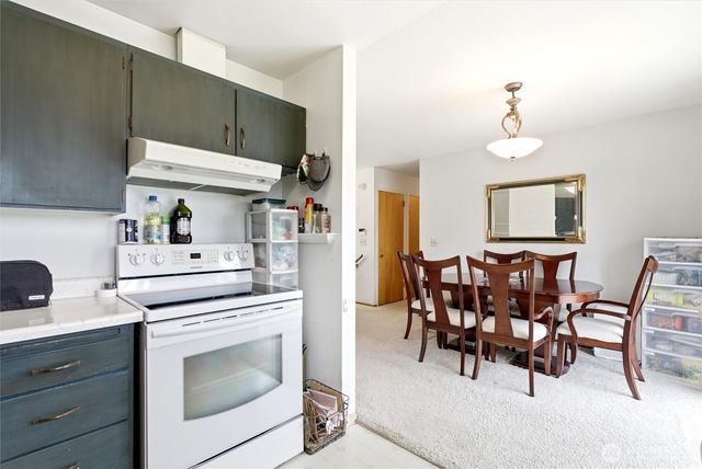 1817 S 262nd Place, Des Moines, WA 98198