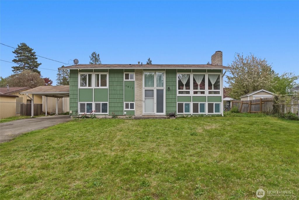 1817 S 262nd Place, Des Moines, WA 98198