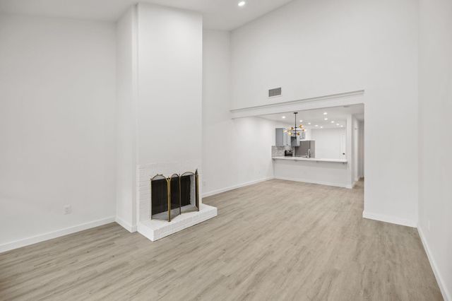 7211 Lakewood DR C111, Austin, TX 78750