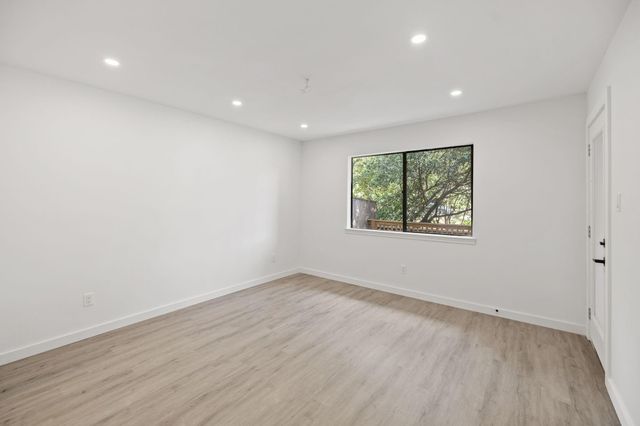 7211 Lakewood DR C111, Austin, TX 78750