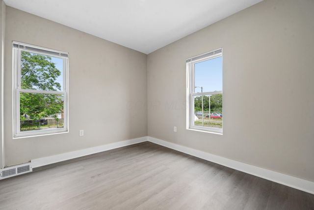746 Sullivant Avenue, Columbus, OH 43222