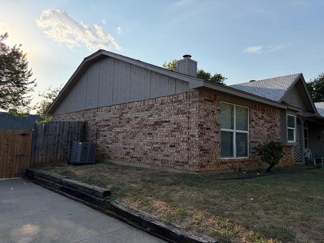2909 Kathleen Lane, Euless, TX 76039