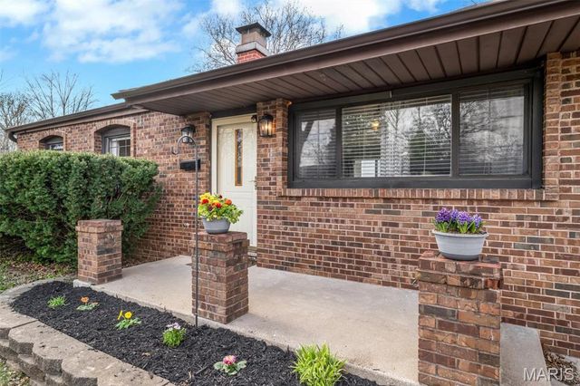 1045 Estes Drive, Florissant, MO 63031