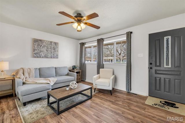 1045 Estes Drive, Florissant, MO 63031