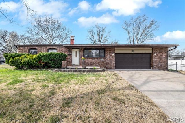 1045 Estes Drive, Florissant, MO 63031