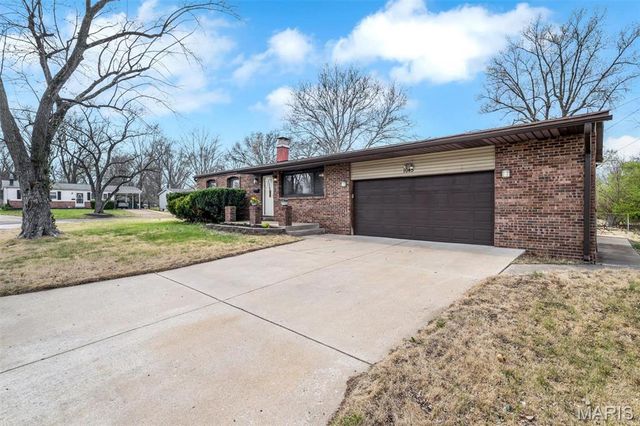 1045 Estes Drive, Florissant, MO 63031