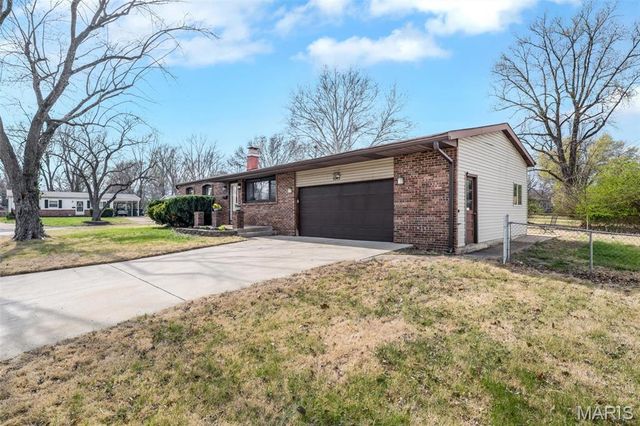 1045 Estes Drive, Florissant, MO 63031