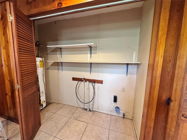 106 W Prairie Avenue, Eagle Lake, TX 77434