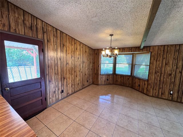 106 W Prairie Avenue, Eagle Lake, TX 77434