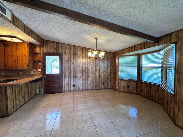 106 W Prairie Avenue, Eagle Lake, TX 77434