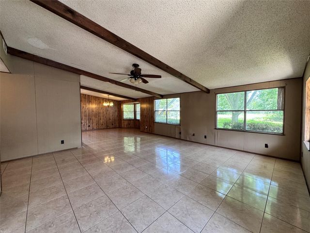 106 W Prairie Avenue, Eagle Lake, TX 77434