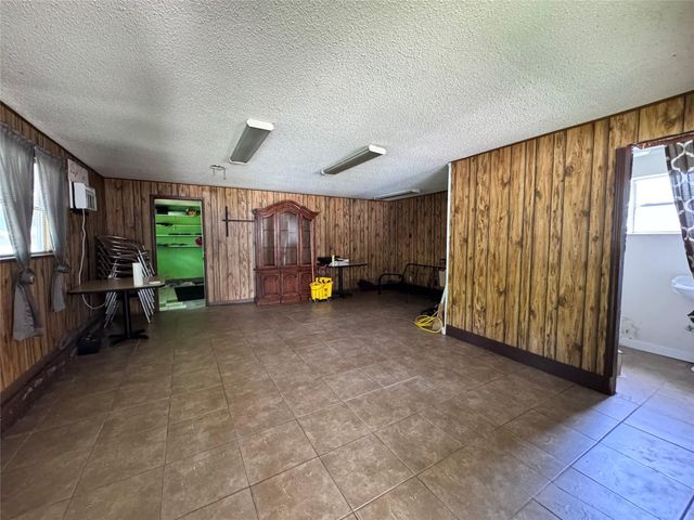 106 W Prairie Avenue, Eagle Lake, TX 77434