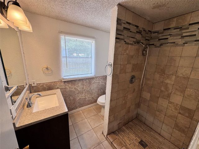 106 W Prairie Avenue, Eagle Lake, TX 77434