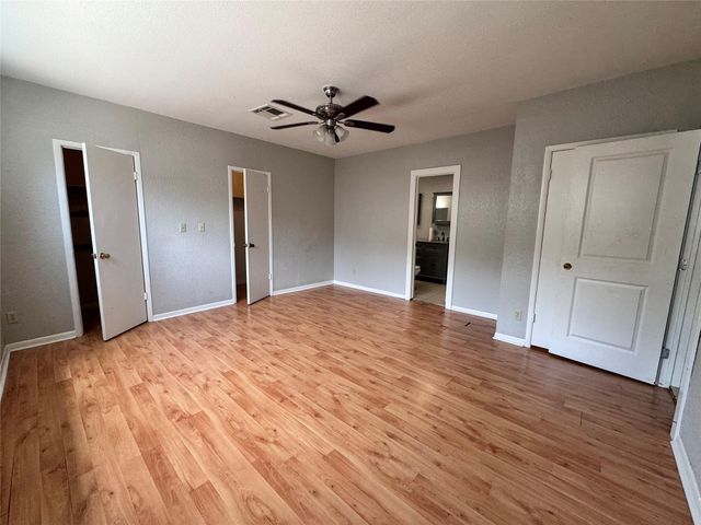 106 W Prairie Avenue, Eagle Lake, TX 77434