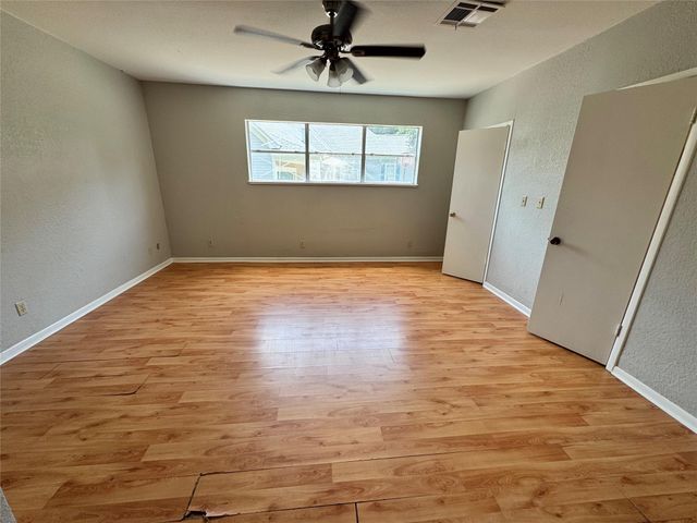 106 W Prairie Avenue, Eagle Lake, TX 77434