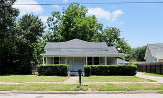 106 W Prairie Avenue, Eagle Lake, TX 77434
