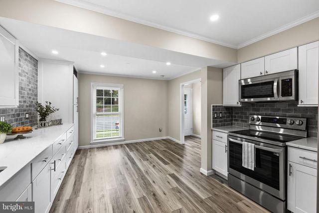 210 LEEDS CT E, Warrenton, VA 20186