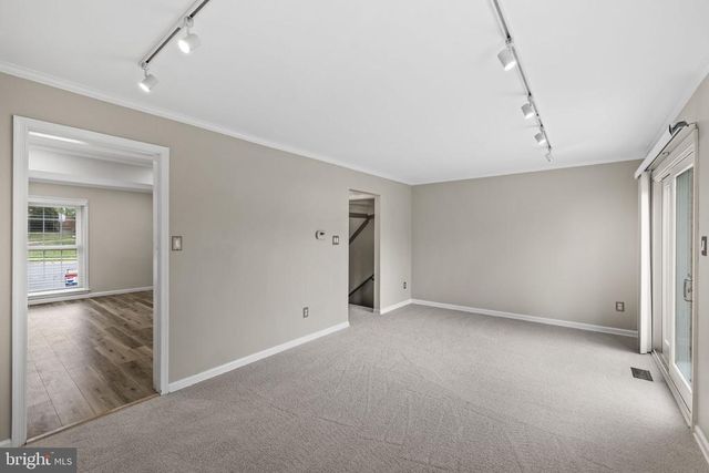 210 LEEDS CT E, Warrenton, VA 20186