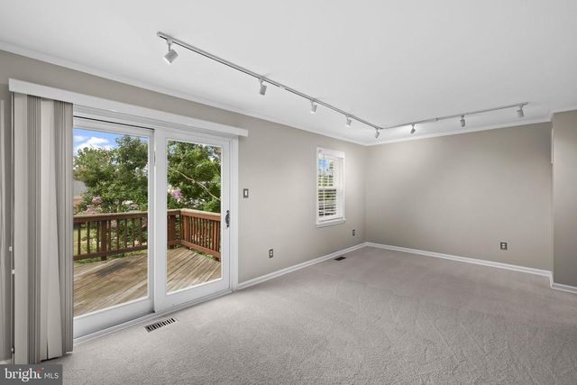 210 LEEDS CT E, Warrenton, VA 20186