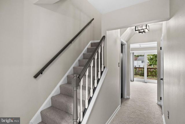 210 LEEDS CT E, Warrenton, VA 20186