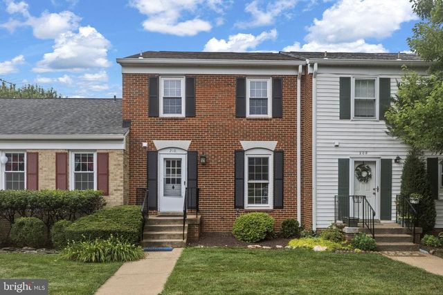 210 LEEDS CT E, Warrenton, VA 20186