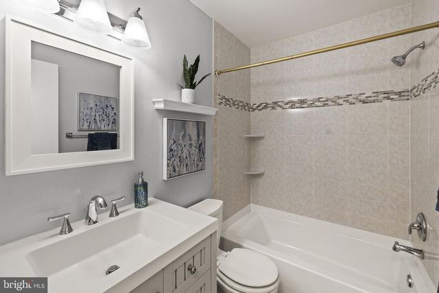 210 LEEDS CT E, Warrenton, VA 20186
