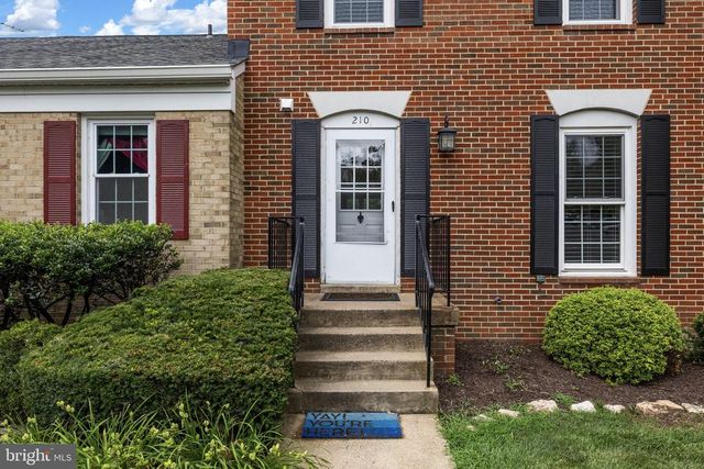 210 LEEDS CT E, Warrenton, VA 20186