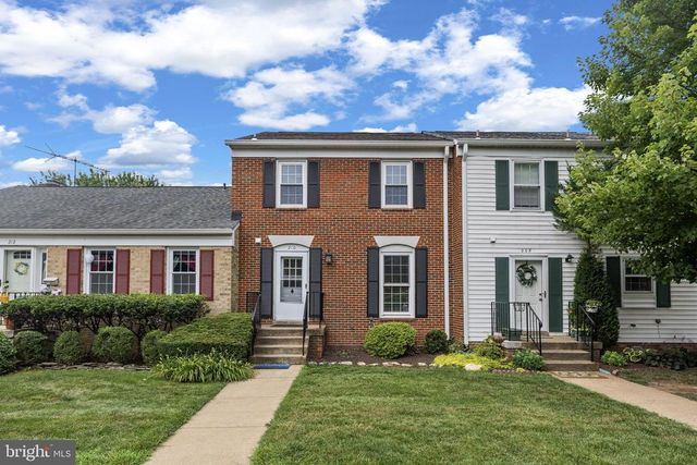 210 LEEDS CT E, Warrenton, VA 20186