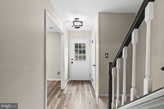 210 LEEDS CT E, Warrenton, VA 20186