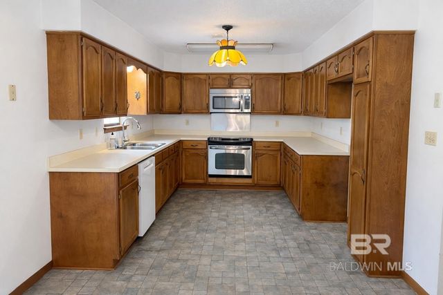 9318 Hearon Lane, Lillian, AL 36549