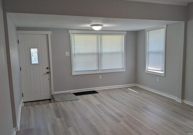 514 E Fairview Avenue, South Bend, IN 46614