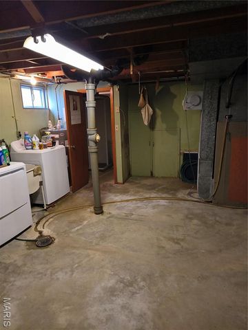 324 Elmwood Drive, St Charles, MO 63301