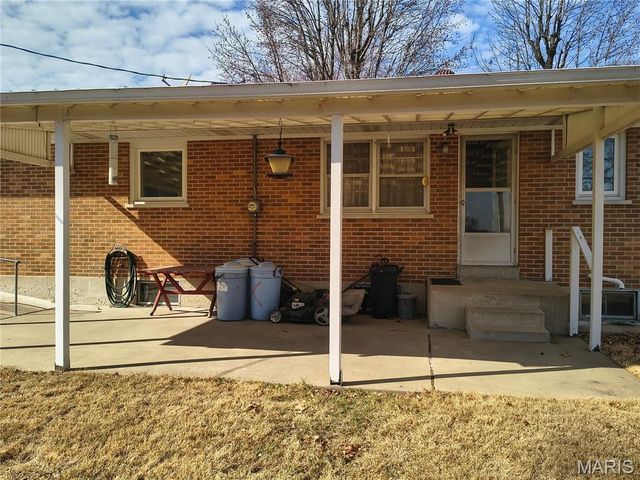 324 Elmwood Drive, St Charles, MO 63301