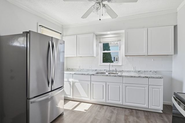 25 Victoria St., Springfield, MA 01104