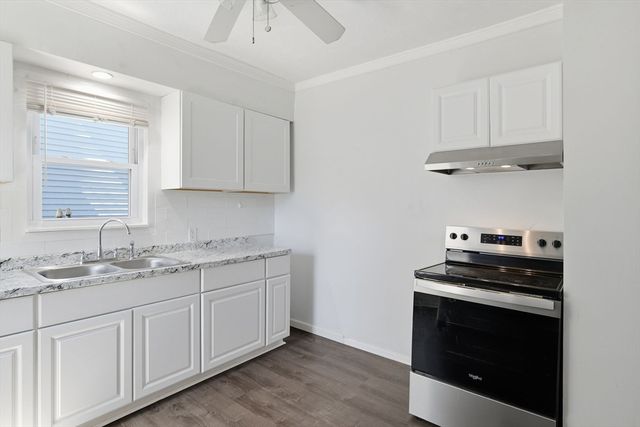 25 Victoria St., Springfield, MA 01104
