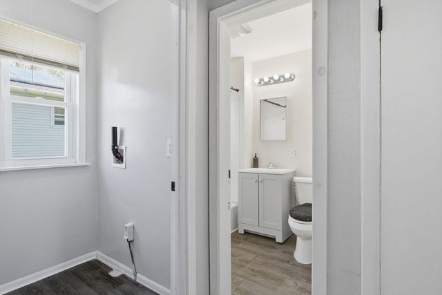 25 Victoria St., Springfield, MA 01104
