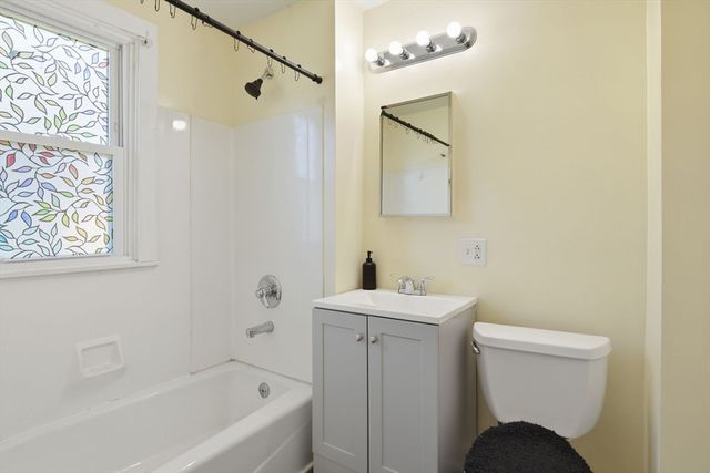 25 Victoria St., Springfield, MA 01104