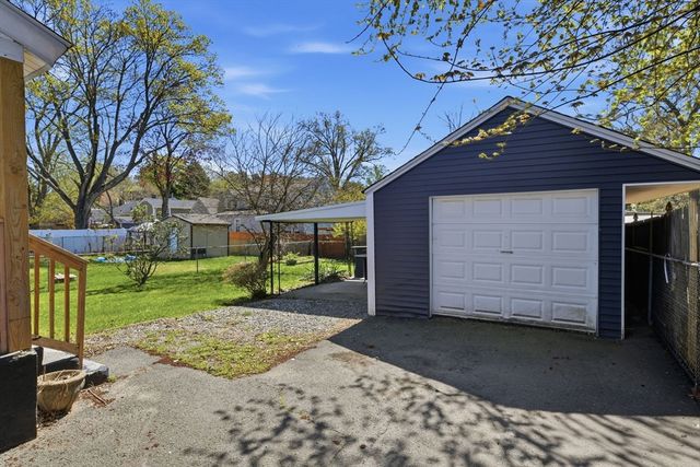 25 Victoria St., Springfield, MA 01104
