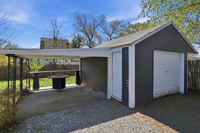 25 Victoria St., Springfield, MA 01104
