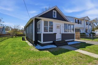 25 Victoria St., Springfield, MA 01104