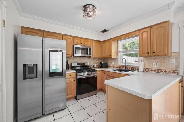 31 Dallenbach Lane, East Brunswick, NJ 08816