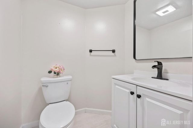 31 Dallenbach Lane, East Brunswick, NJ 08816