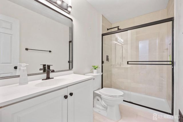 31 Dallenbach Lane, East Brunswick, NJ 08816
