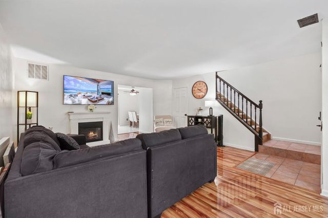 31 Dallenbach Lane, East Brunswick, NJ 08816