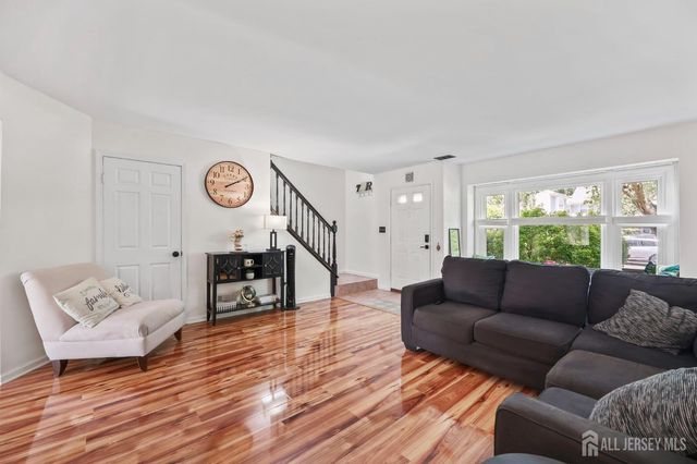 31 Dallenbach Lane, East Brunswick, NJ 08816