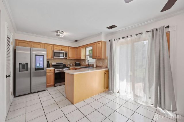 31 Dallenbach Lane, East Brunswick, NJ 08816