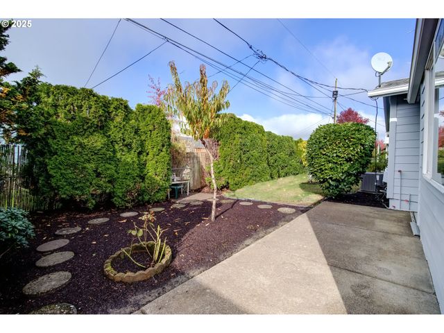 1663 SALLAL Rd, Woodburn, OR 97071